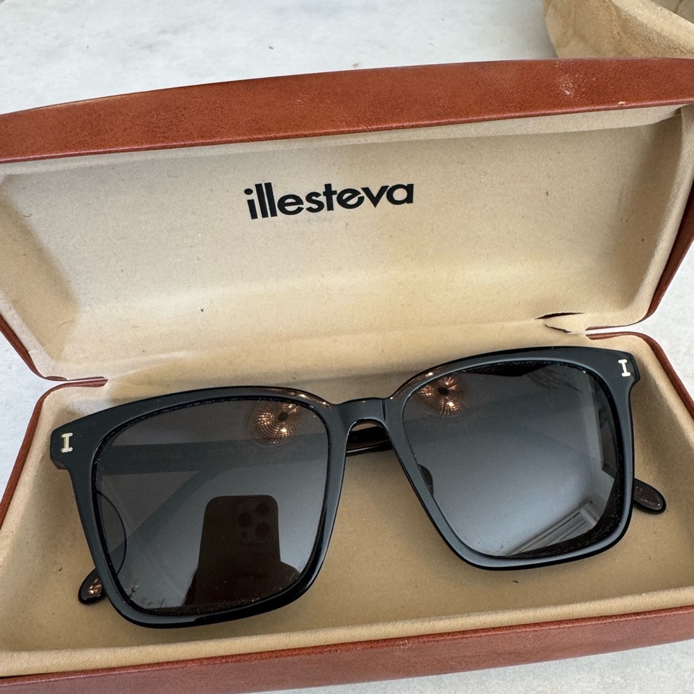 Illesteva Asheville Black Sunglasses